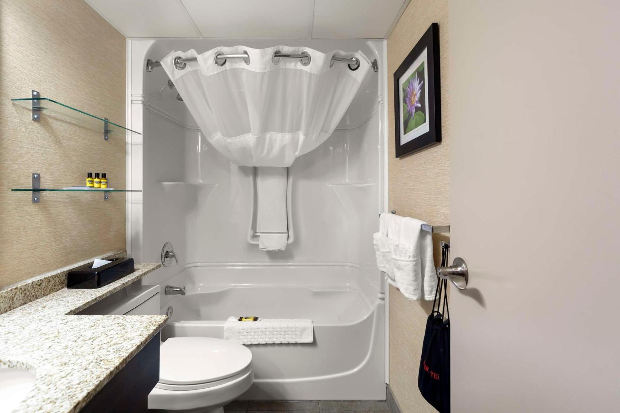 Best Western Plus City Centre Inn Эдмонтон Экстерьер фото