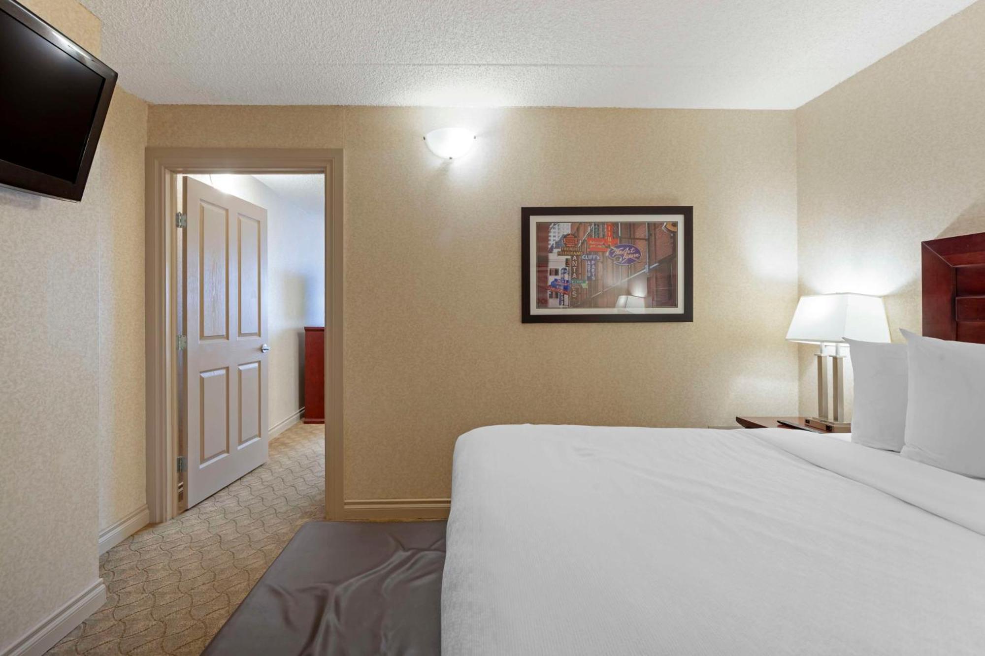 Best Western Plus City Centre Inn Эдмонтон Экстерьер фото