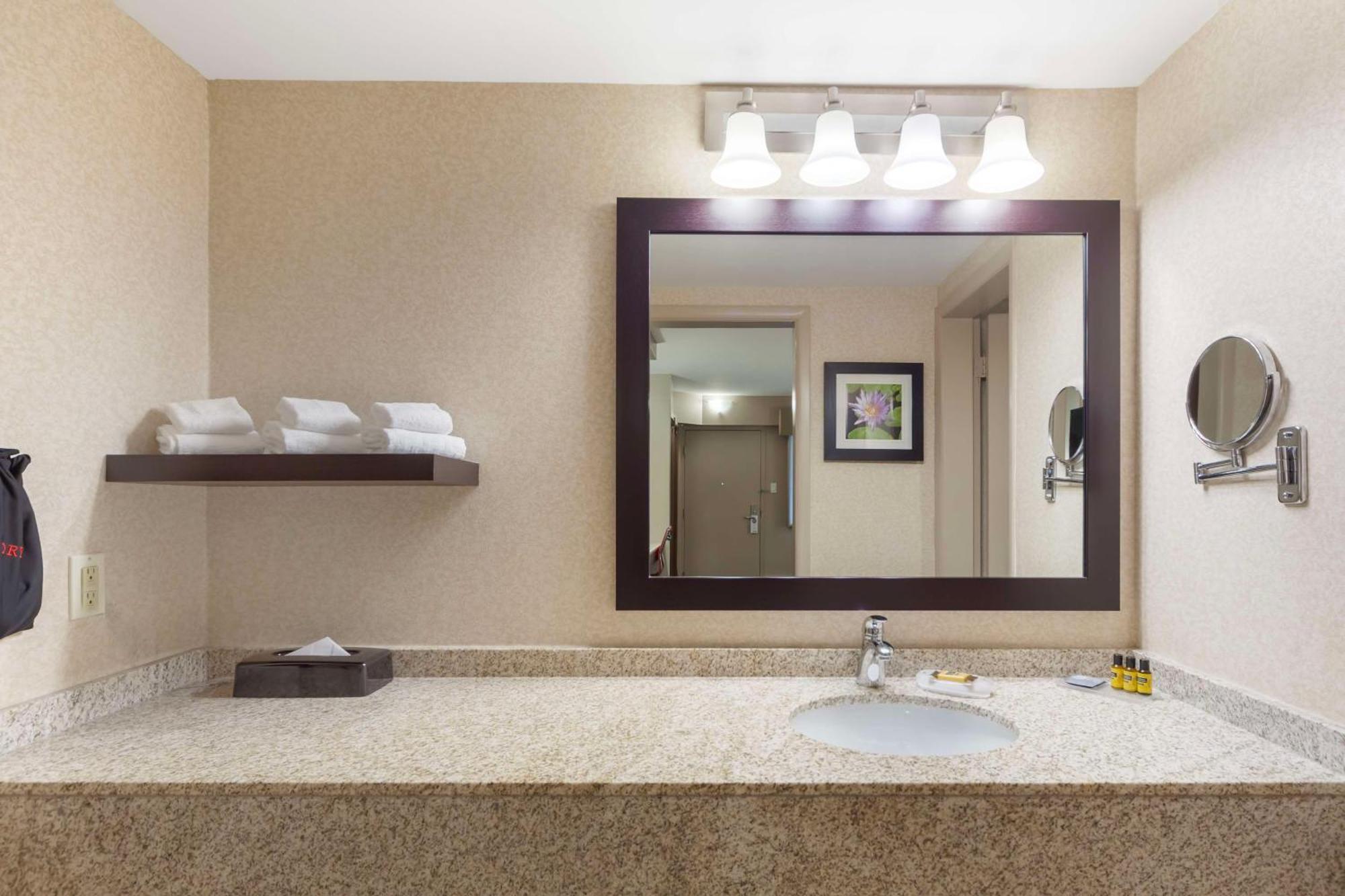 Best Western Plus City Centre Inn Эдмонтон Экстерьер фото